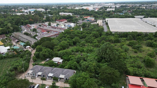 ที่ดินตรงข้ามอุตสาหกรรมสุรนารี เหมาะสำหรับสร้างบ้าน หอพัก ห่างจากถนนราชสีมา โชคชัย 700 เมตร