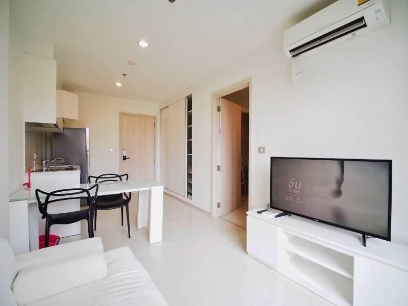 Rhythm Sukhumvit 42 Condo Next to BTS Ekamai and Gateway Plaza